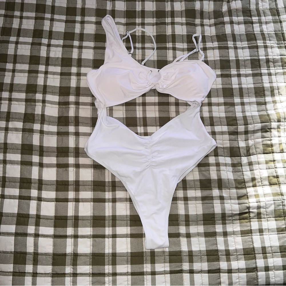 White Cutout One-Piece Swimsuit High-Cut Women’s Size XL
